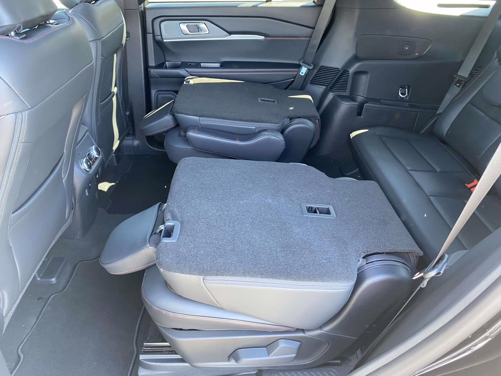 2026 Agate Black Metallic Ford Explorer ST-Line 4X4 SUV