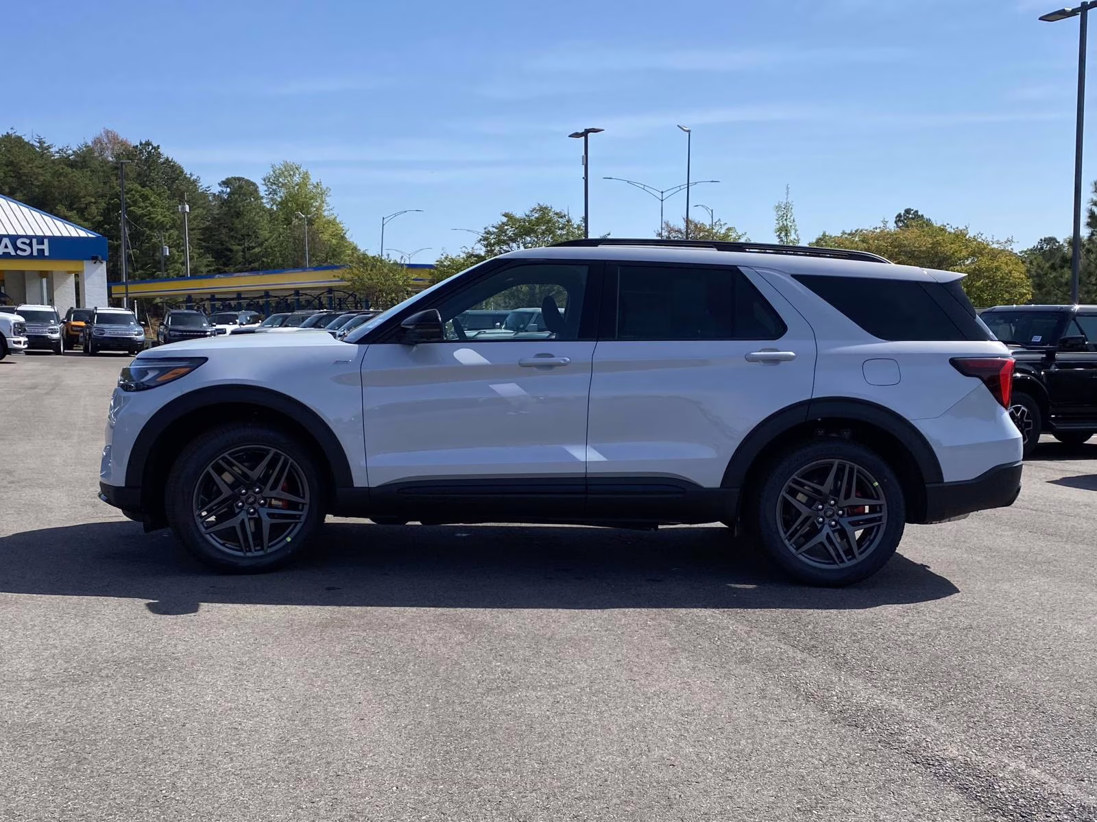2026 White Metallic Ford Explorer ST-Line 4X4 SUV