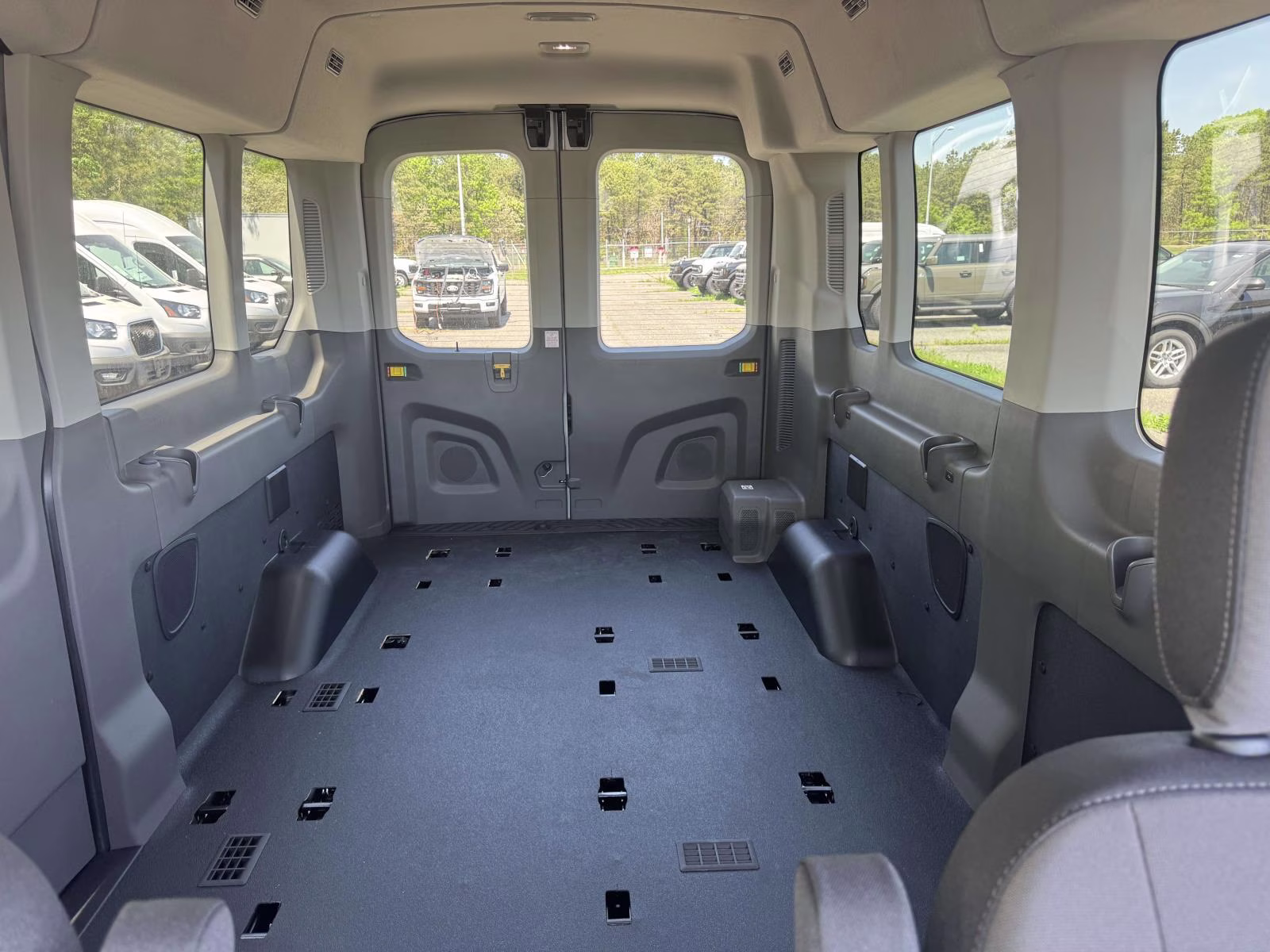 2026 Oxford White Ford Transit Passenger Wagon T-350 148 Med Roof XLT AWD AWD Van