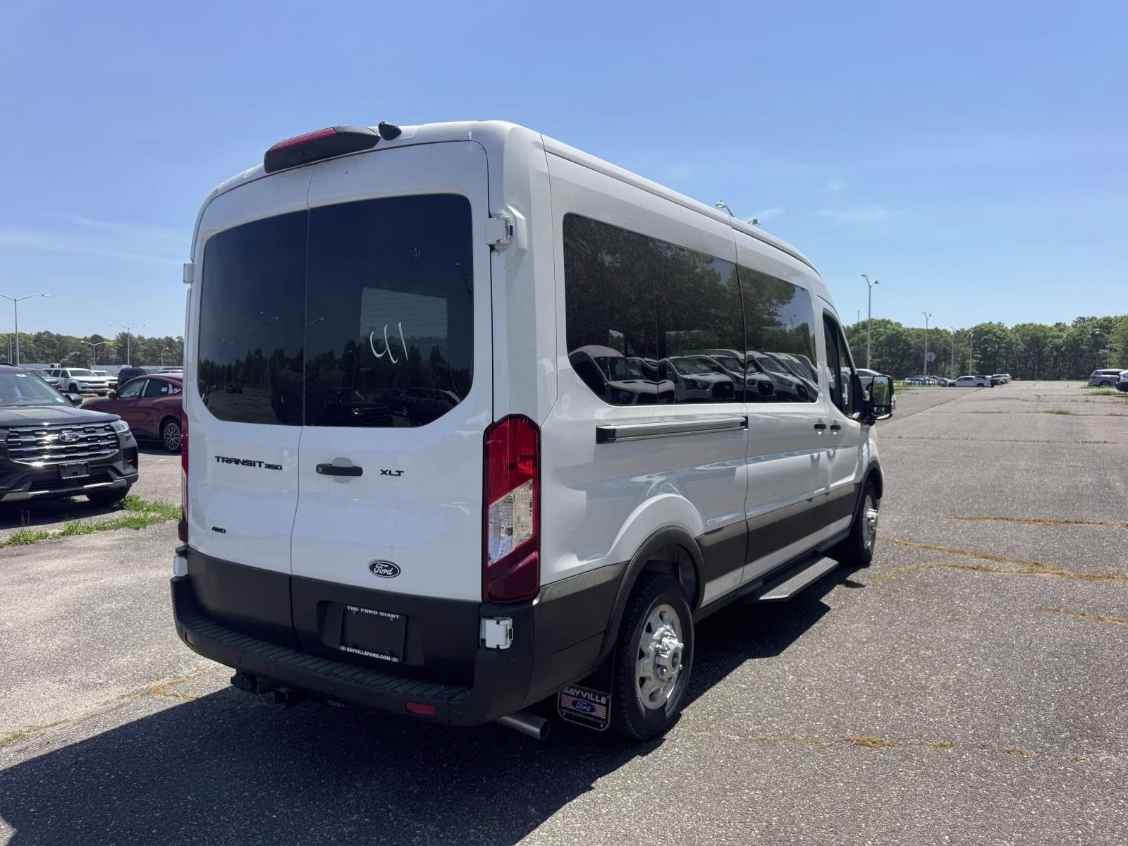 2026 Oxford White Ford Transit Passenger Wagon T-350 148 Med Roof XLT AWD AWD Van