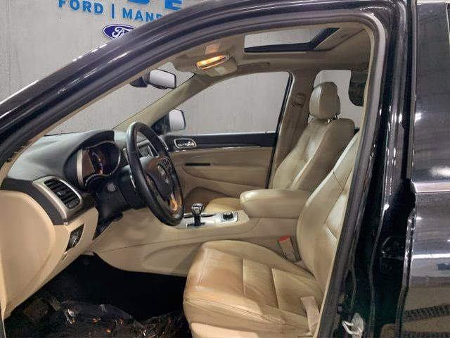 2015 Brilliant Black Crystal Pearlcoat Jeep Grand Cherokee Limited 4X4 SUV