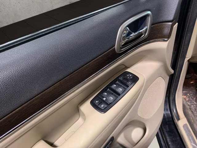 2015 Brilliant Black Crystal Pearlcoat Jeep Grand Cherokee Limited 4X4 SUV