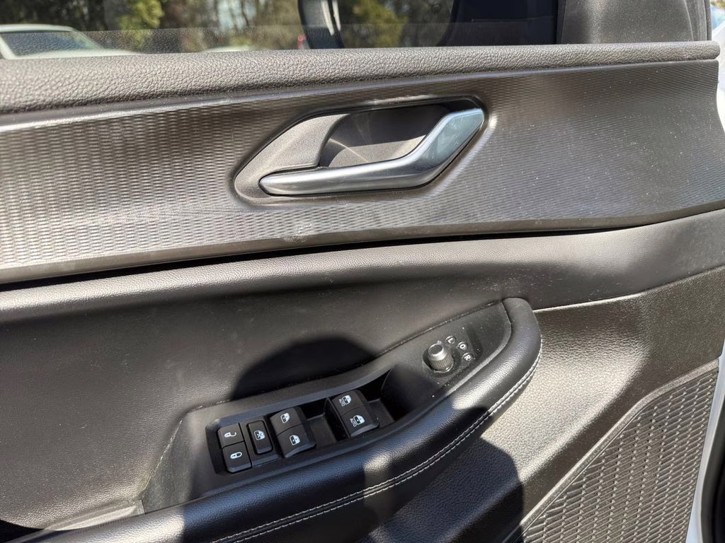 2023 Bright White Clearcoat Jeep Grand Cherokee Laredo 4X4 SUV