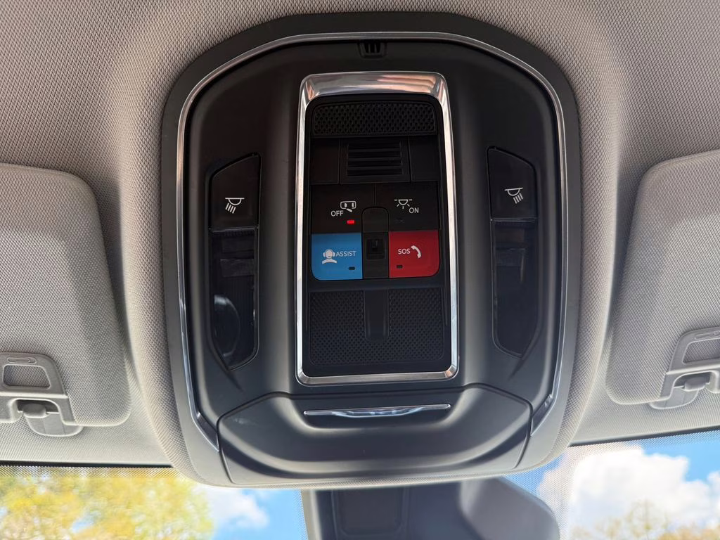 2023 Bright White Clearcoat Jeep Grand Cherokee Laredo 4X4 SUV