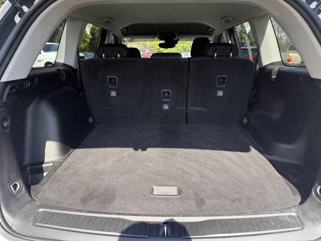 2023 Bright White Clearcoat Jeep Grand Cherokee Laredo 4X4 SUV