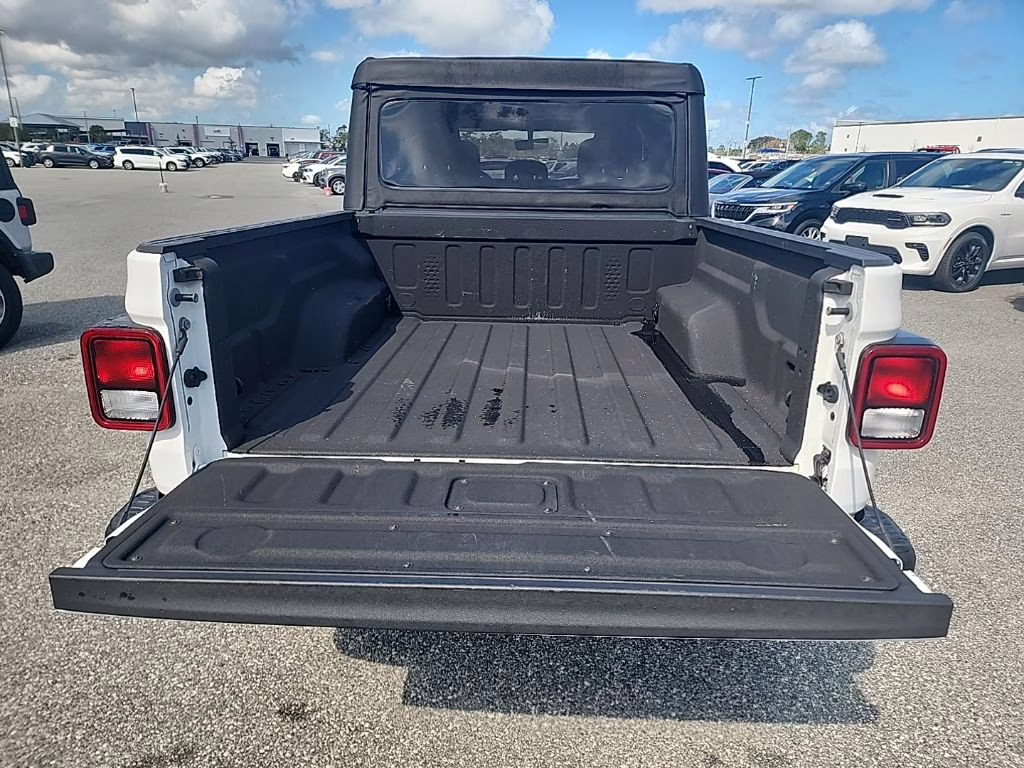 2022 Bright White Clearcoat Jeep Gladiator Rubicon 4X4 Truck