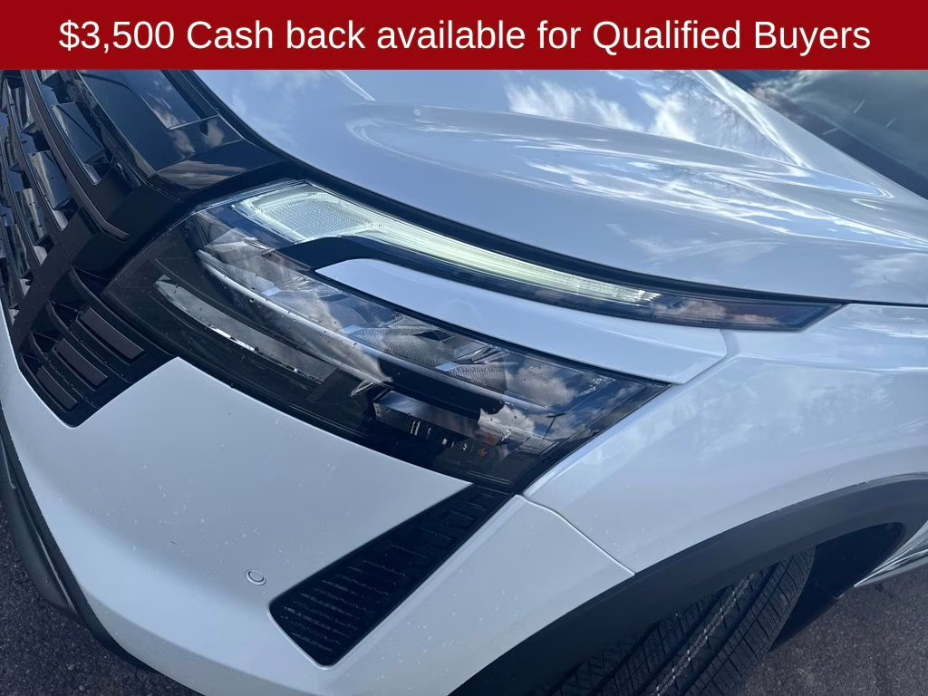 2026 Everest White Pearl Tricoat Nissan Pathfinder Platinum 4X4 SUV