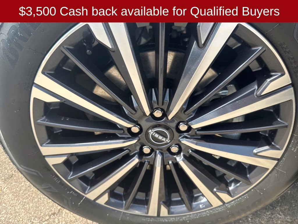 2026 Everest White Pearl Tricoat Nissan Pathfinder Platinum 4X4 SUV