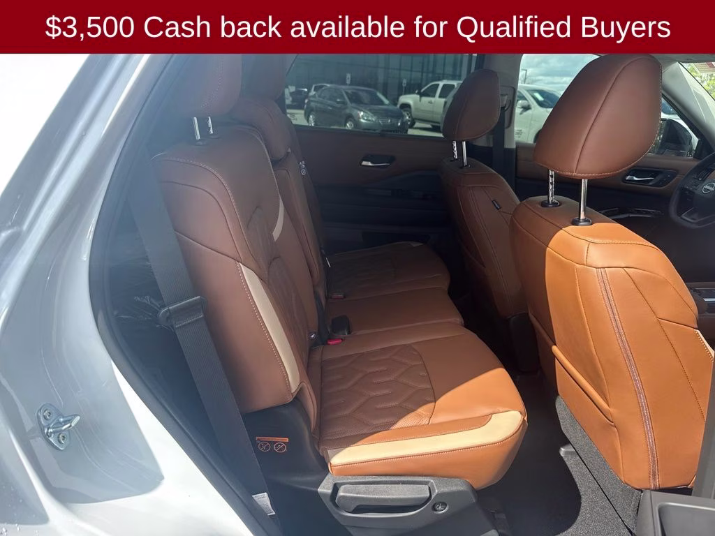 2026 Everest White Pearl Tricoat Nissan Pathfinder Platinum 4X4 SUV