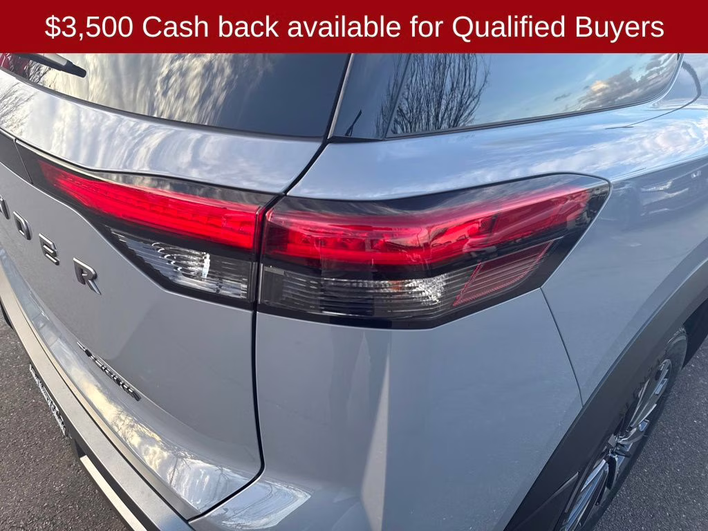 2026 Boulder Gray Pearl Nissan Pathfinder Platinum FWD SUV