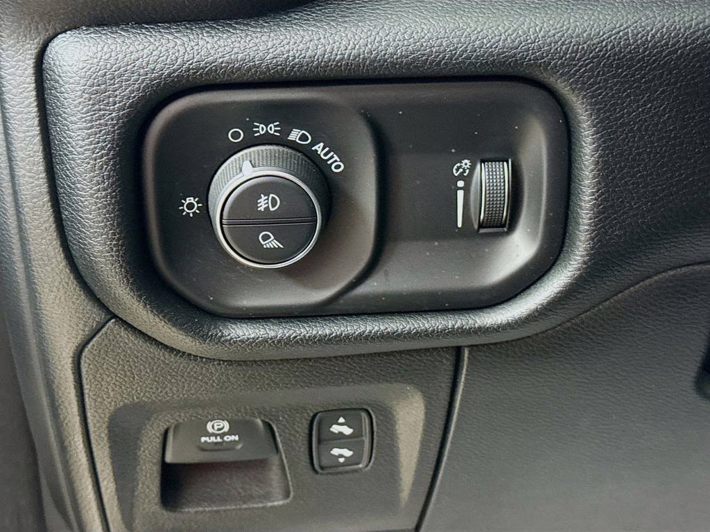 2022 Bright White Clearcoat Ram 1500 Big Horn/Lone Star 4X4 Truck