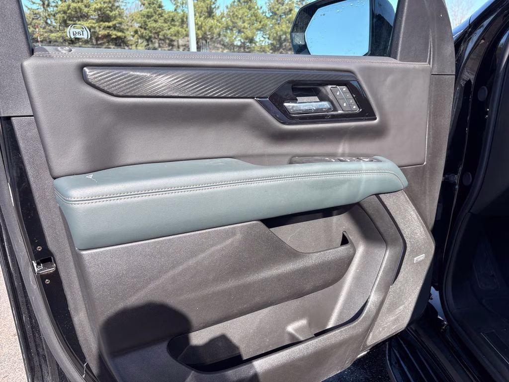 2025 Onyx Black GMC Yukon XL AT4 w/Dual Pano Roof 4X4 SUV