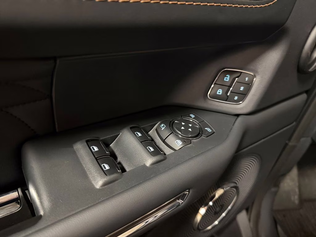 2024 Black Ford Expedition Max Platinum w/ Bluecruise & Heavy Duty Tow Pkg 4X4 SUV