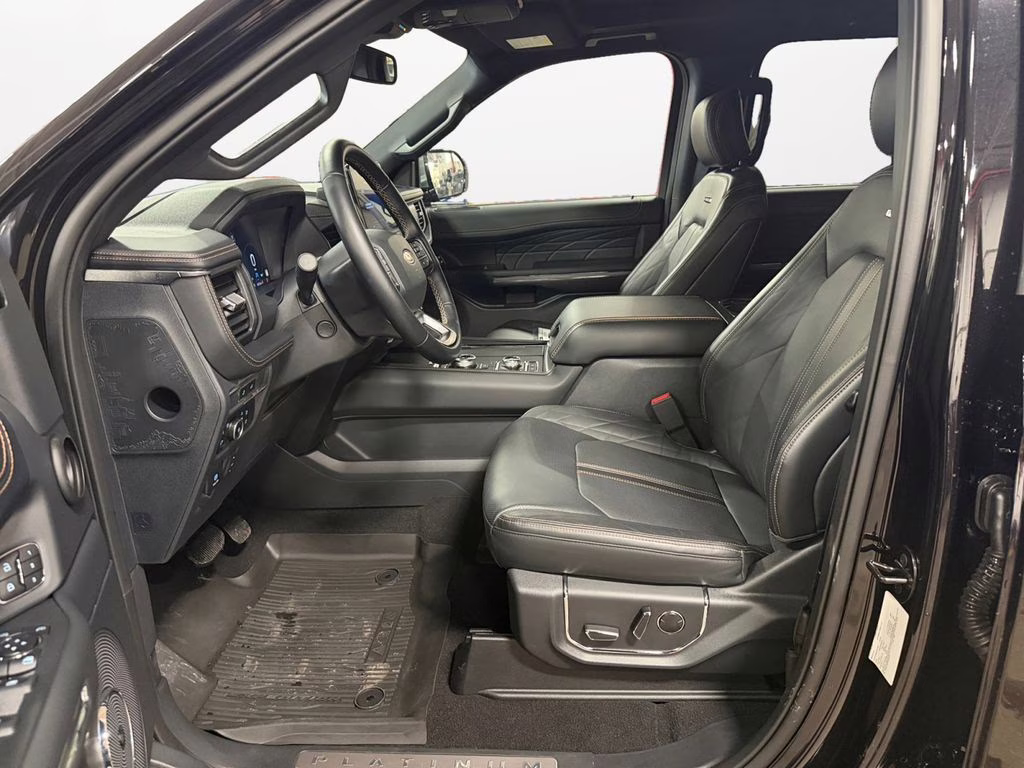 2024 Black Ford Expedition Max Platinum w/ Bluecruise & Heavy Duty Tow Pkg 4X4 SUV