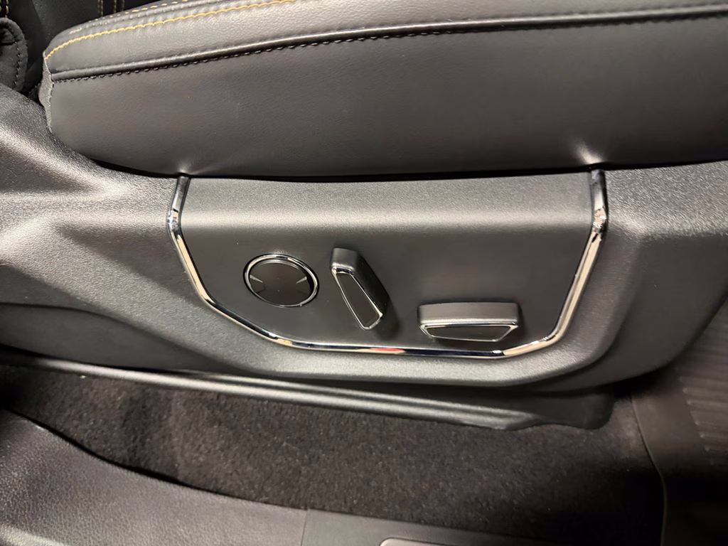 2024 Black Ford Expedition Max Platinum w/ Bluecruise & Heavy Duty Tow Pkg 4X4 SUV