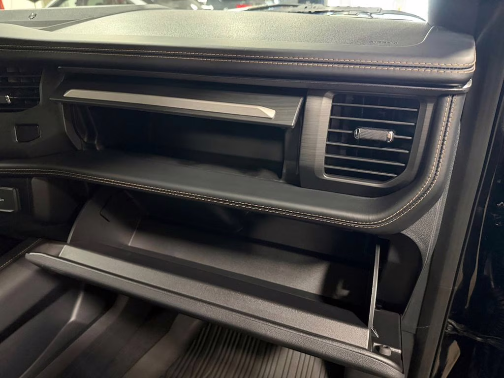 2024 Black Ford Expedition Max Platinum w/ Bluecruise & Heavy Duty Tow Pkg 4X4 SUV