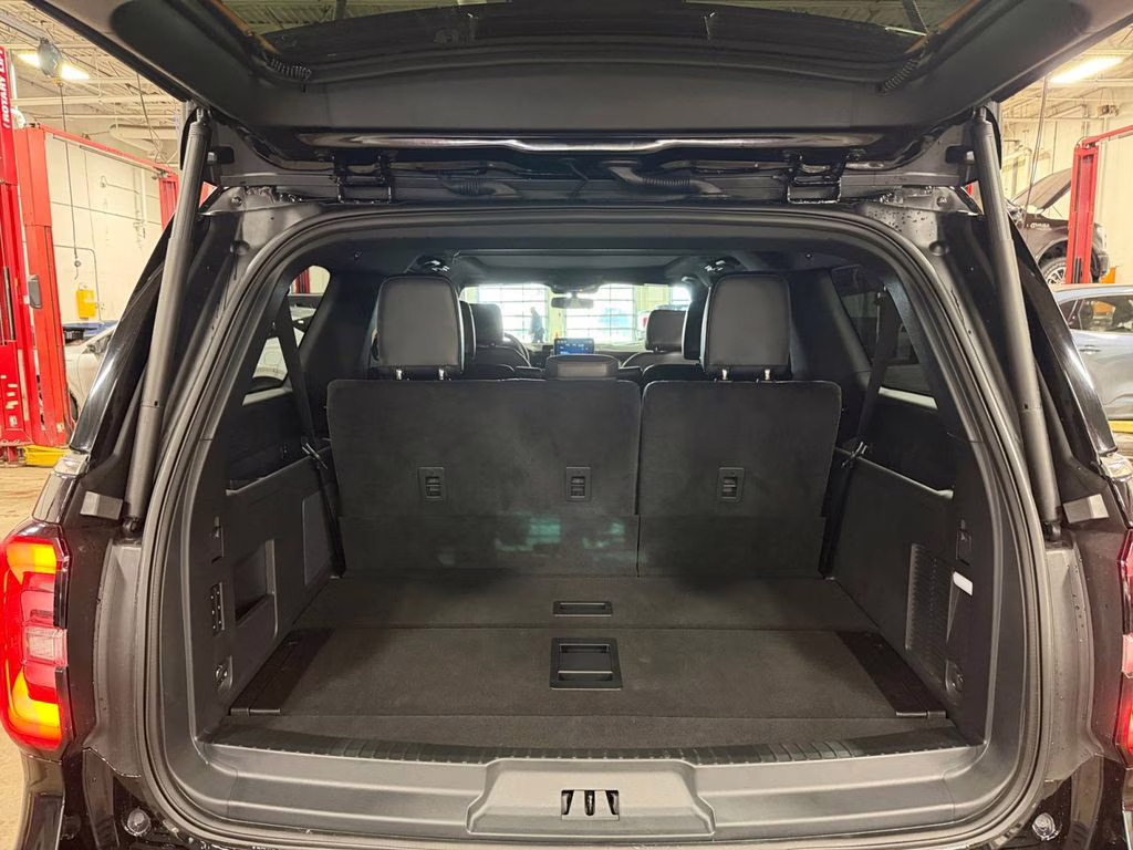 2024 Black Ford Expedition Max Platinum w/ Bluecruise & Heavy Duty Tow Pkg 4X4 SUV