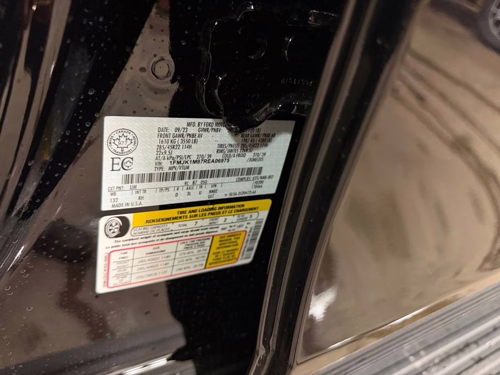 2024 Black Ford Expedition Max Platinum w/ Bluecruise & Heavy Duty Tow Pkg 4X4 SUV