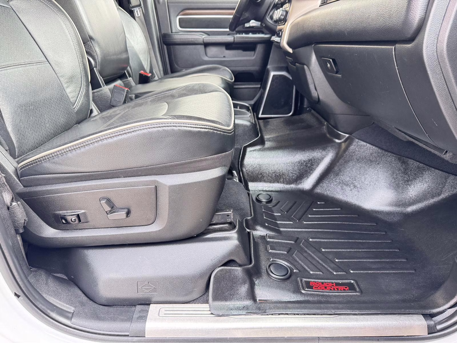 2022 Bright White Clearcoat Ram 2500 Laramie 4X4 Truck