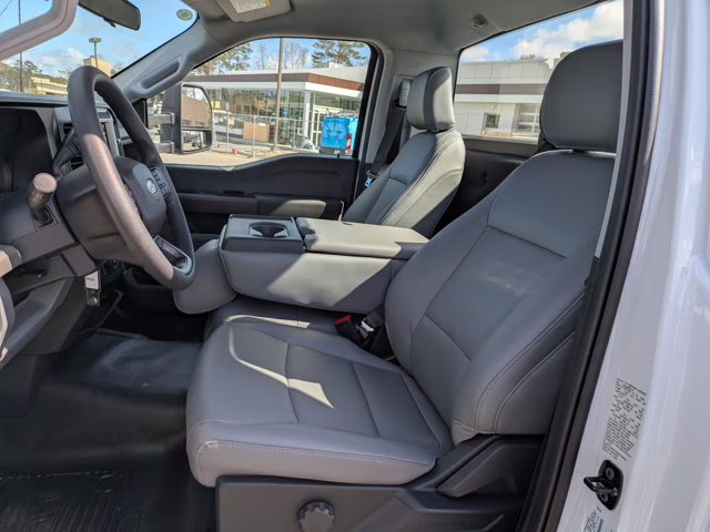 2026 Oxford White Ford Super Duty F-450 DRW XL 4X4 Truck