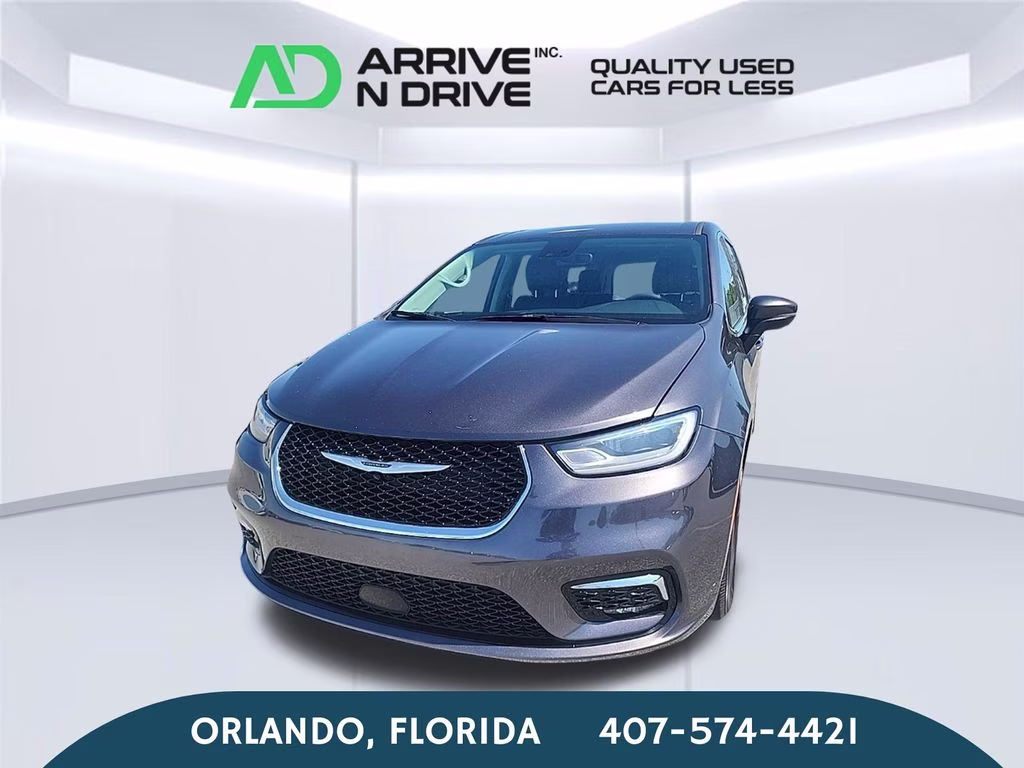 2023 Granite Crystal Metallic Clearcoat Chrysler Pacifica Touring L FWD Van