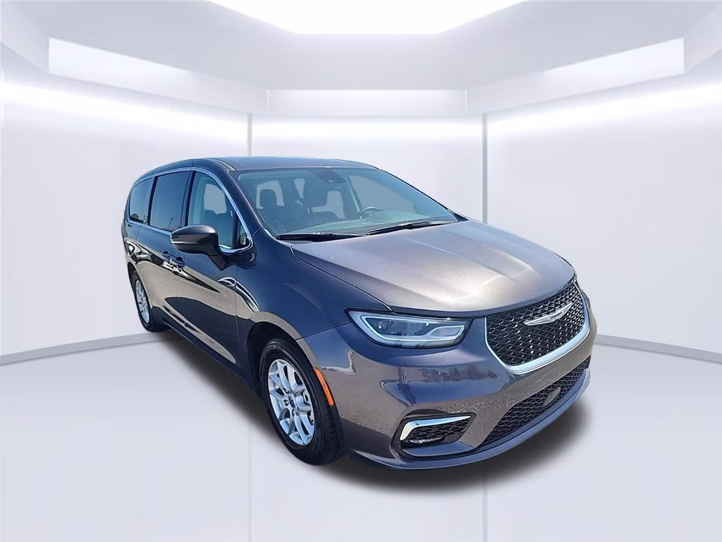 2023 Granite Crystal Metallic Clearcoat Chrysler Pacifica Touring L FWD Van