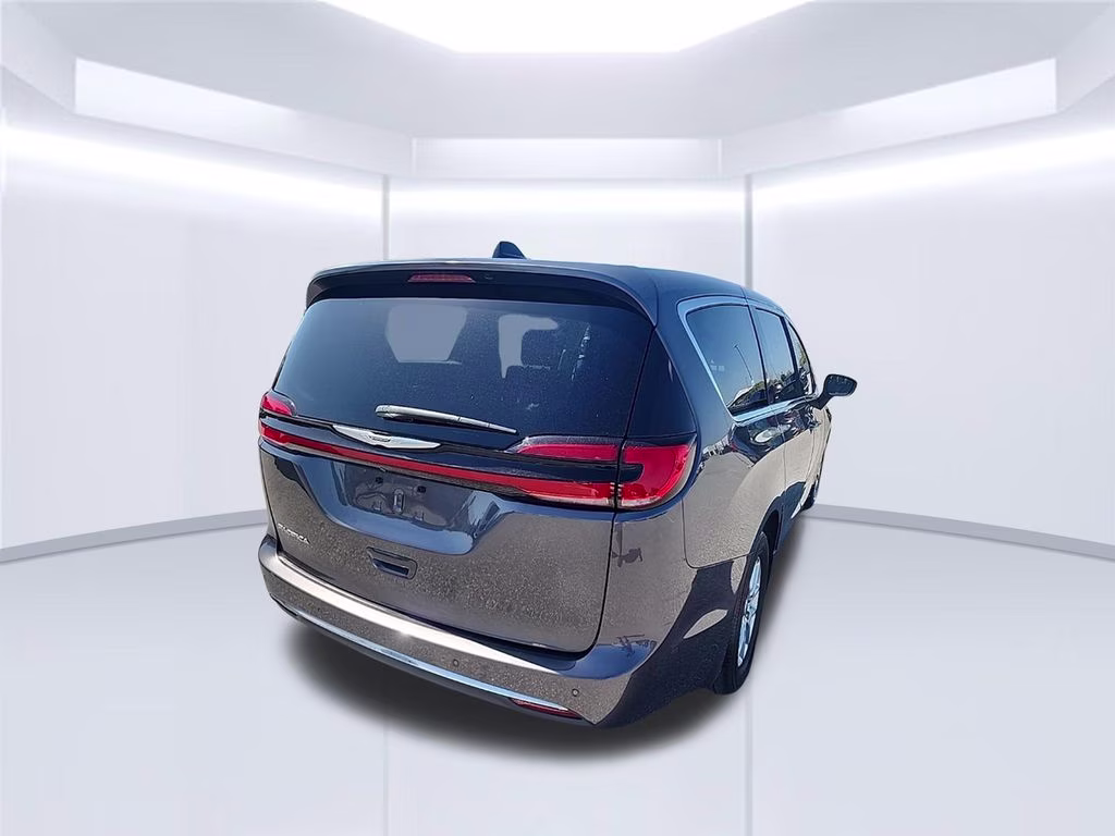 2023 Granite Crystal Metallic Clearcoat Chrysler Pacifica Touring L FWD Van