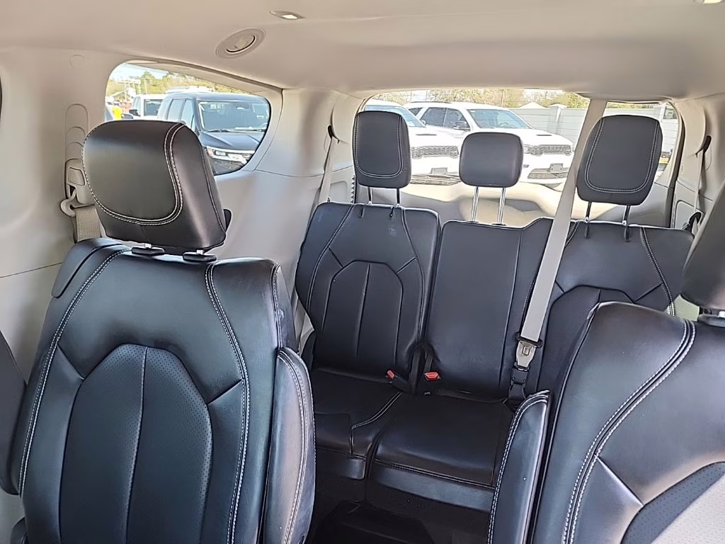 2023 Bright White Clearcoat Chrysler Pacifica Touring L FWD Van