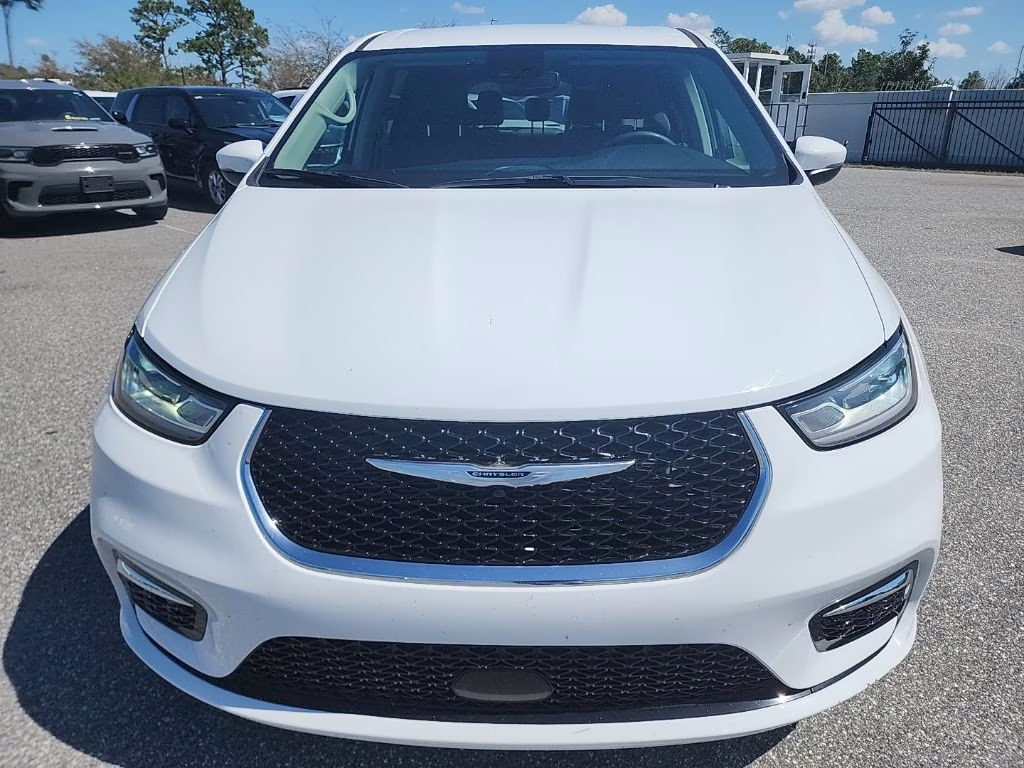 2023 Bright White Clearcoat Chrysler Pacifica Touring L FWD Van