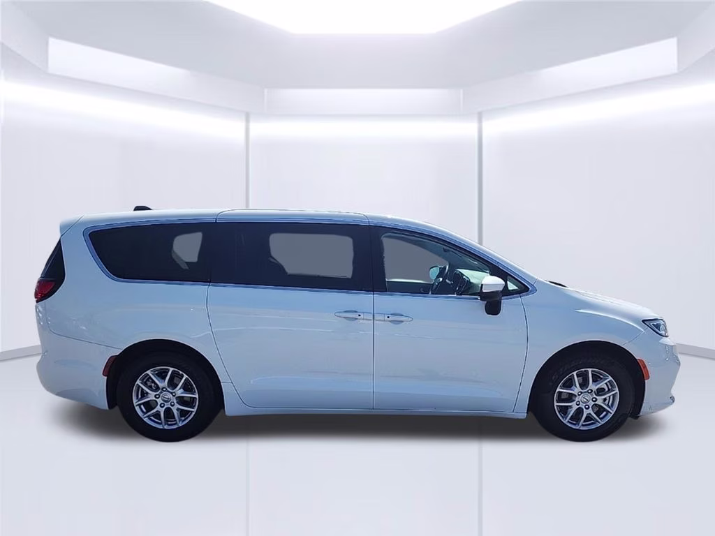 2023 Bright White Clearcoat Chrysler Pacifica Touring L FWD Van
