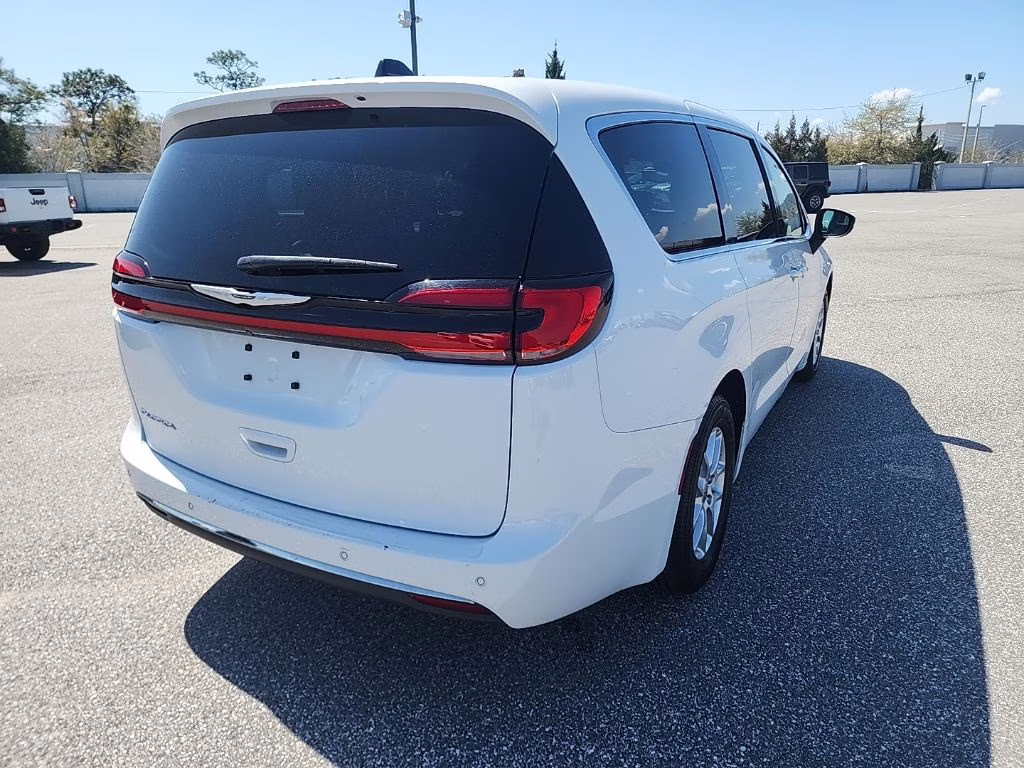 2023 Bright White Clearcoat Chrysler Pacifica Touring L FWD Van