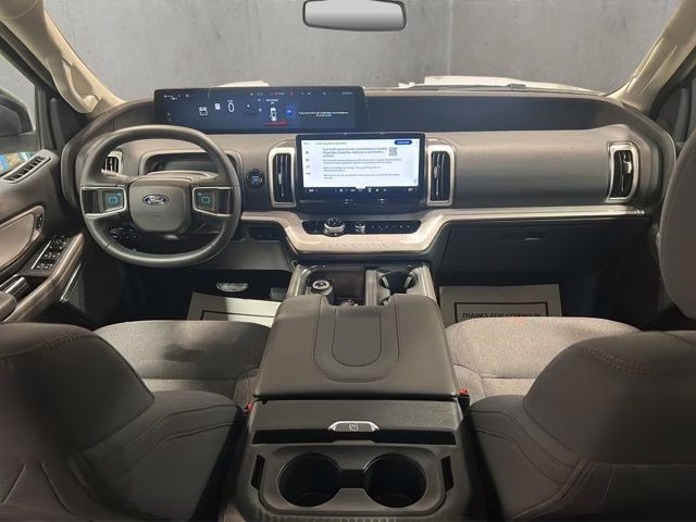 2025 Space Silver Metallic Ford Expedition Active 4X4 SUV