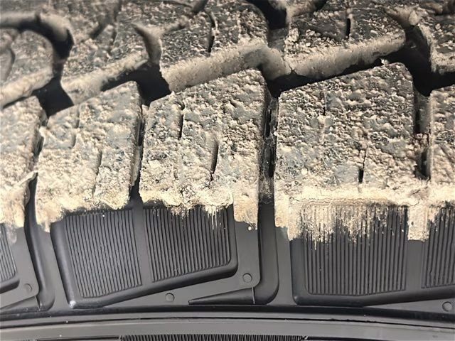 2025 Space Silver Metallic Ford Expedition Active 4X4 SUV