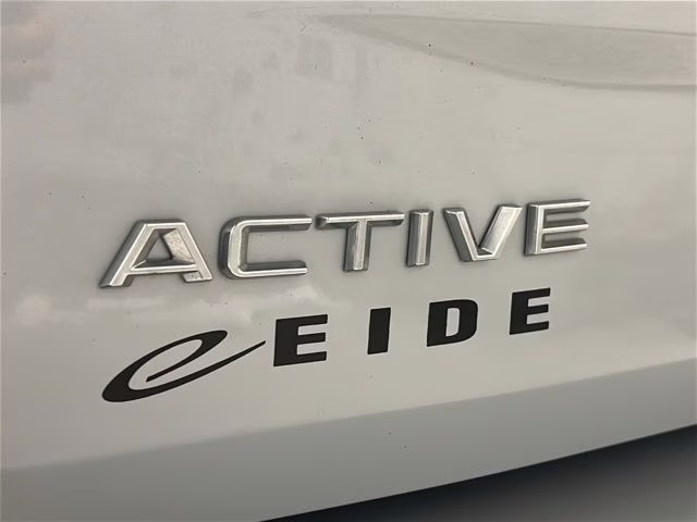 2025 Space Silver Metallic Ford Expedition Active 4X4 SUV