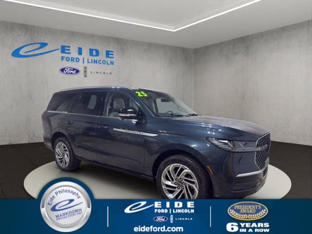 2025 Flight Blue Metallic Clearcoat Lincoln Navigator Reserve 4X4 SUV