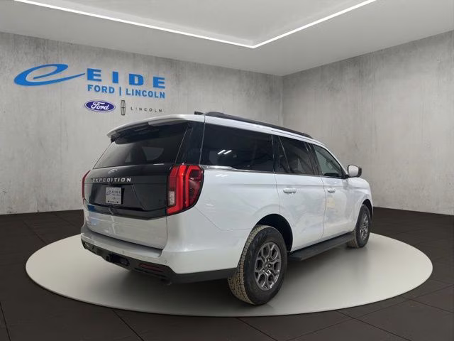 2025 Space Silver Metallic Ford Expedition Active 4X4 SUV