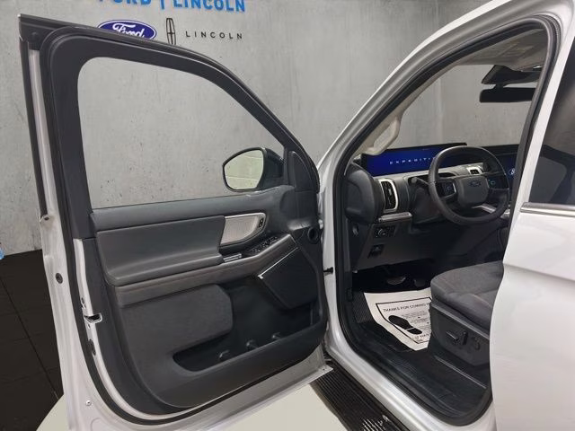 2025 Space Silver Metallic Ford Expedition Active 4X4 SUV