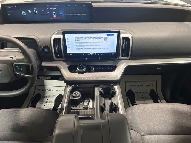 2025 Space Silver Metallic Ford Expedition Active 4X4 SUV