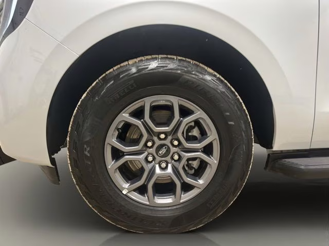 2025 Space Silver Metallic Ford Expedition Active 4X4 SUV