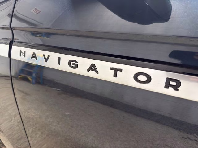 2025 Flight Blue Metallic Clearcoat Lincoln Navigator Reserve 4X4 SUV