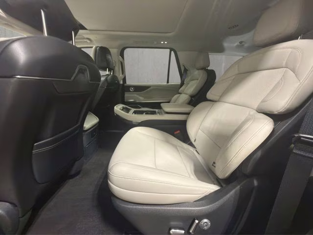 2025 Flight Blue Metallic Clearcoat Lincoln Navigator Reserve 4X4 SUV