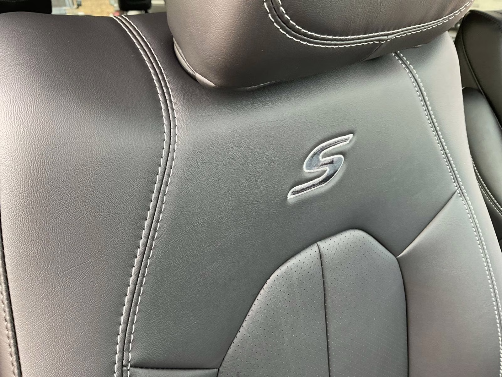 2026 Diamond Black Crystal Pearlcoat Chrysler Pacifica Select AWD Van