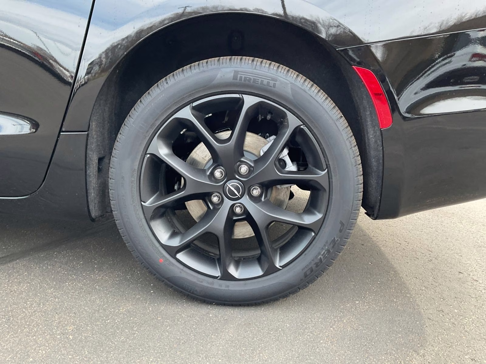 2026 Diamond Black Crystal Pearlcoat Chrysler Pacifica Select AWD Van