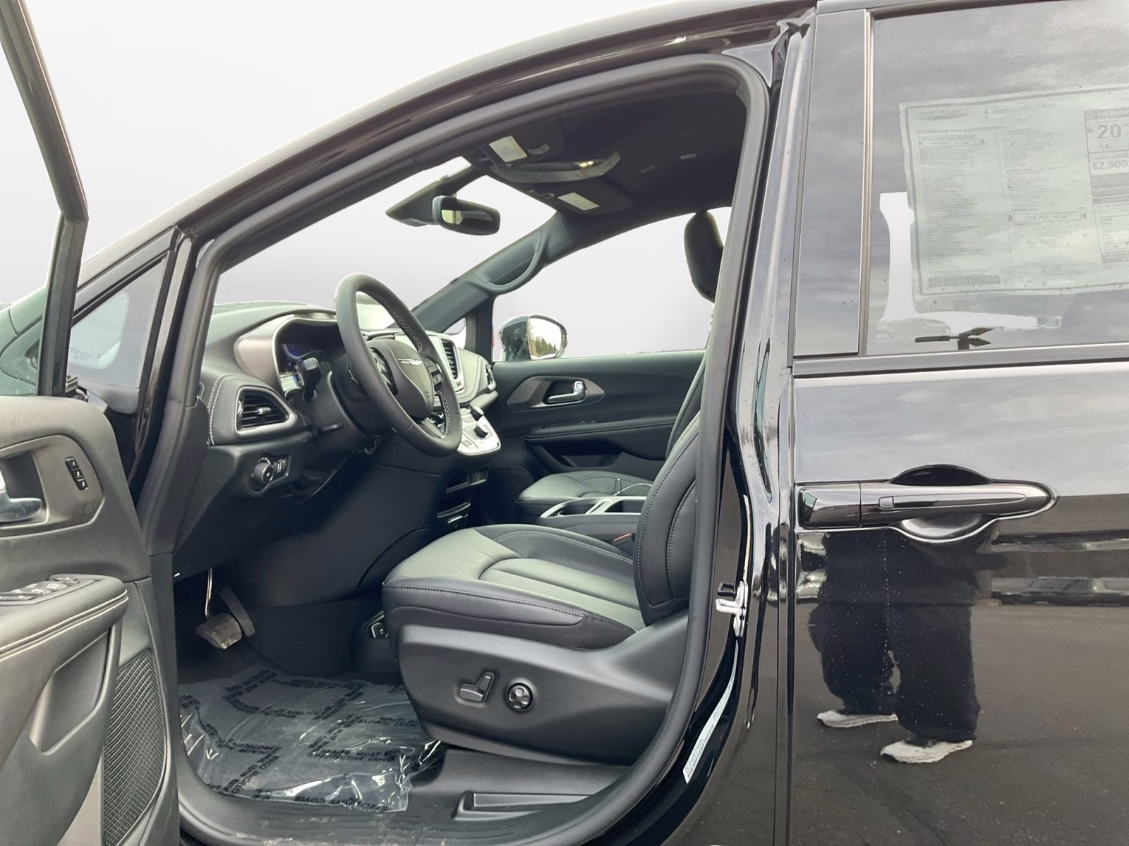 2026 Diamond Black Crystal Pearlcoat Chrysler Pacifica Select AWD Van