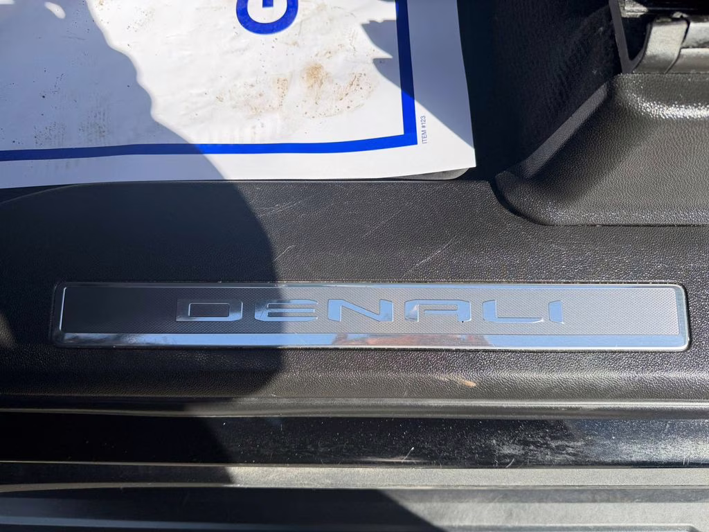 2023 Onyx Black GMC Yukon XL Denali Preferred w/Adaptive Cruise 4X4 SUV