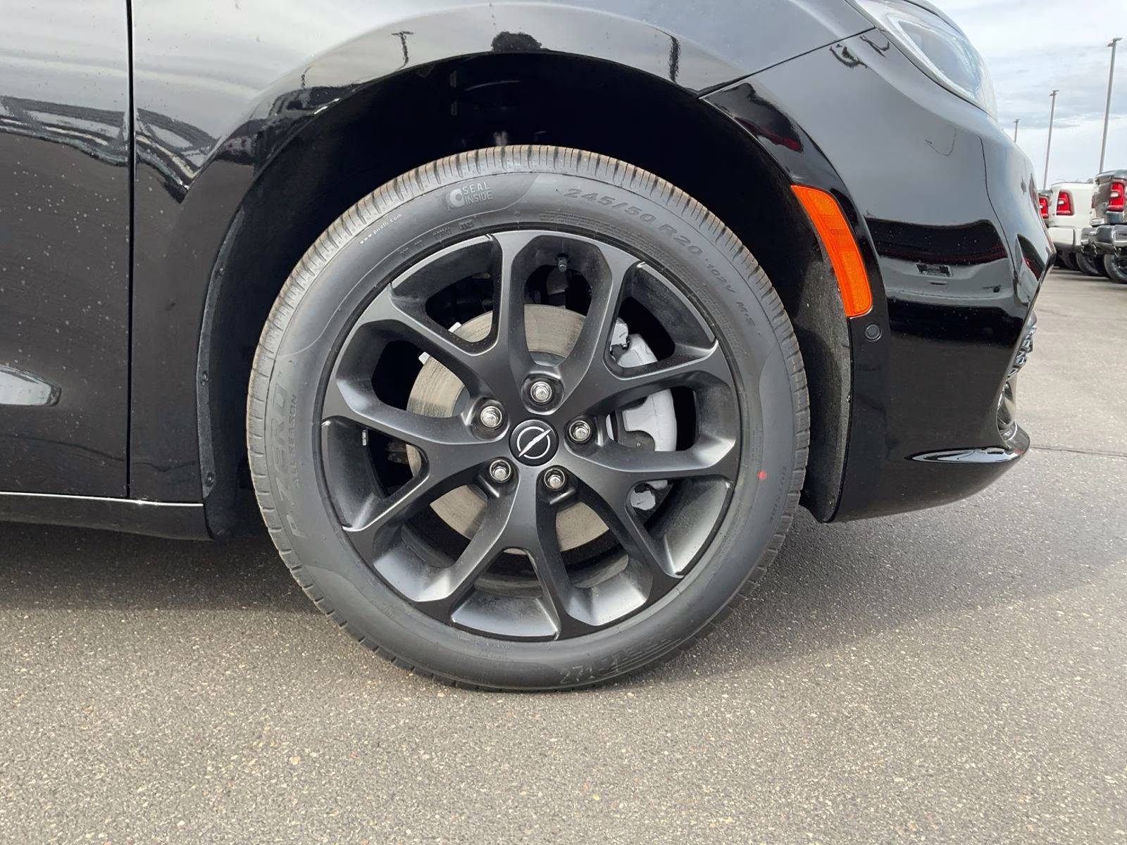 2026 Diamond Black Crystal Pearlcoat Chrysler Pacifica Select AWD Van