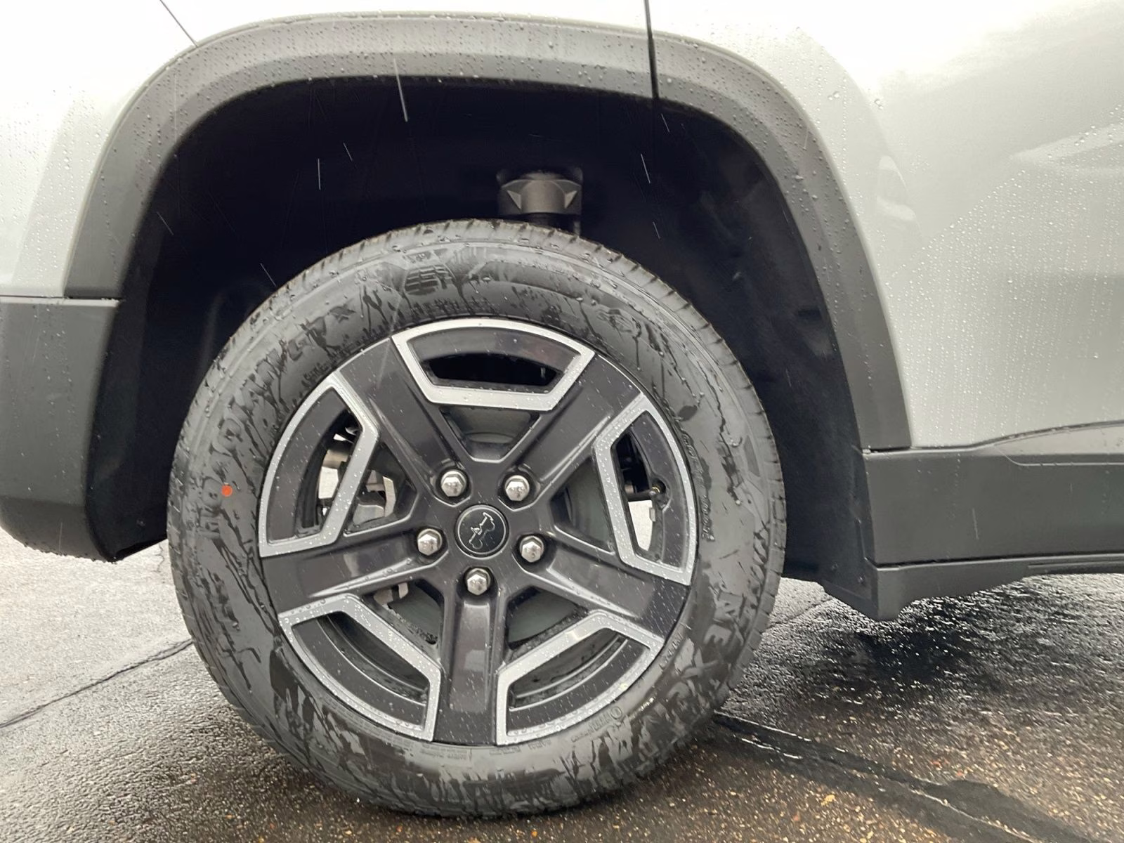 2026 Silver Zynith Clearcoat Jeep Cherokee Laredo 4X4 SUV