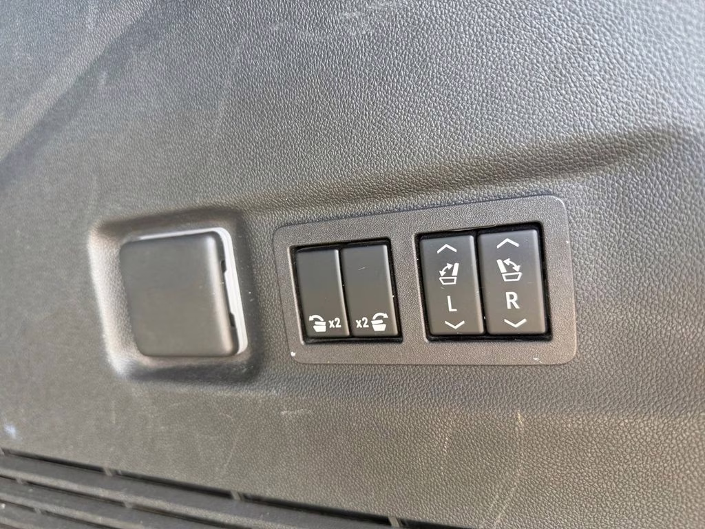 2023 Onyx Black GMC Yukon XL Denali Preferred w/Adaptive Cruise 4X4 SUV