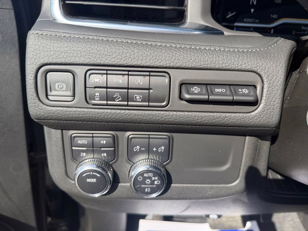 2023 Onyx Black GMC Yukon XL Denali Preferred w/Adaptive Cruise 4X4 SUV