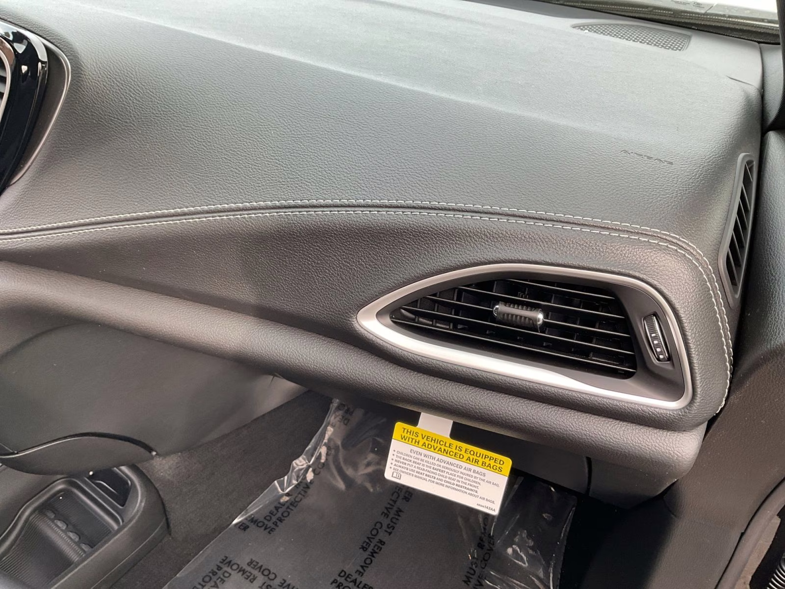 2026 Diamond Black Crystal Pearlcoat Chrysler Pacifica Select AWD Van